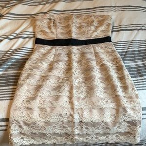 Robe de soirée en dentelle